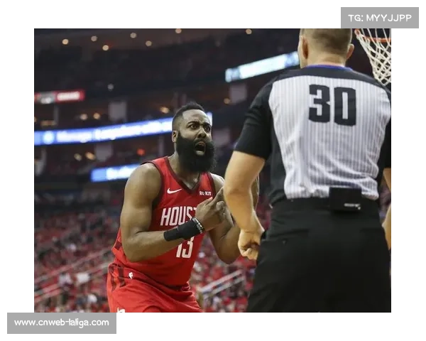 哈登对阵火箭队上演暖心时刻，36岁仍被赞完美偶像